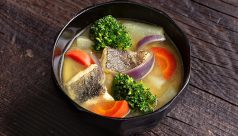 タラとブロッコリーのカレー味噌汁