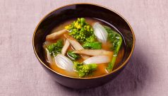 菜花と新玉ねぎ、新ごぼうの味噌汁