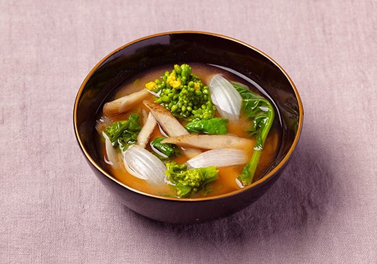 菜花と新玉ねぎ、新ごぼうの味噌汁