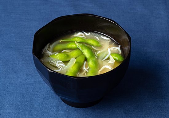 さや付き枝豆とシラスの味噌汁