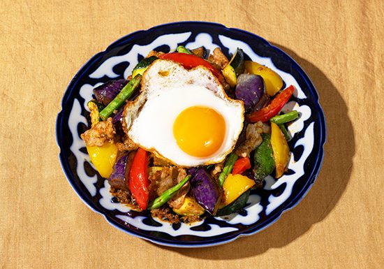 夏野菜のスタミナ味噌炒め 目玉焼き添え